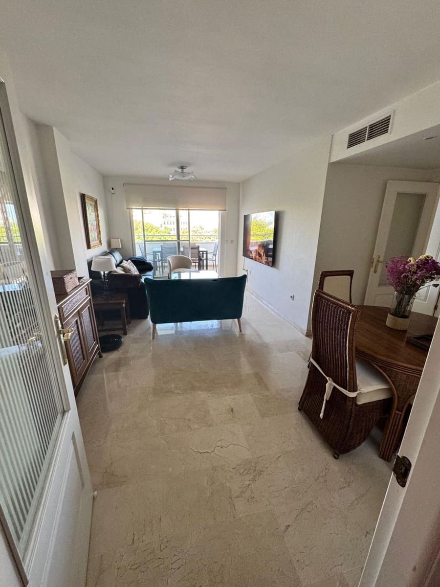 3 slaapkamer Appartement te huur in Marbella met zwembad garage - € 2.400 (Ref: 9824548)