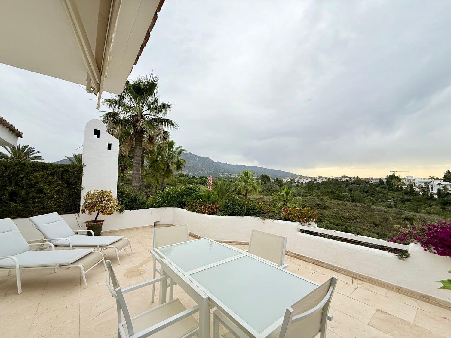2 soveværelse Byhus til leje i Marbella med swimmingpool garage - € 4.500 (Ref: 9864720)