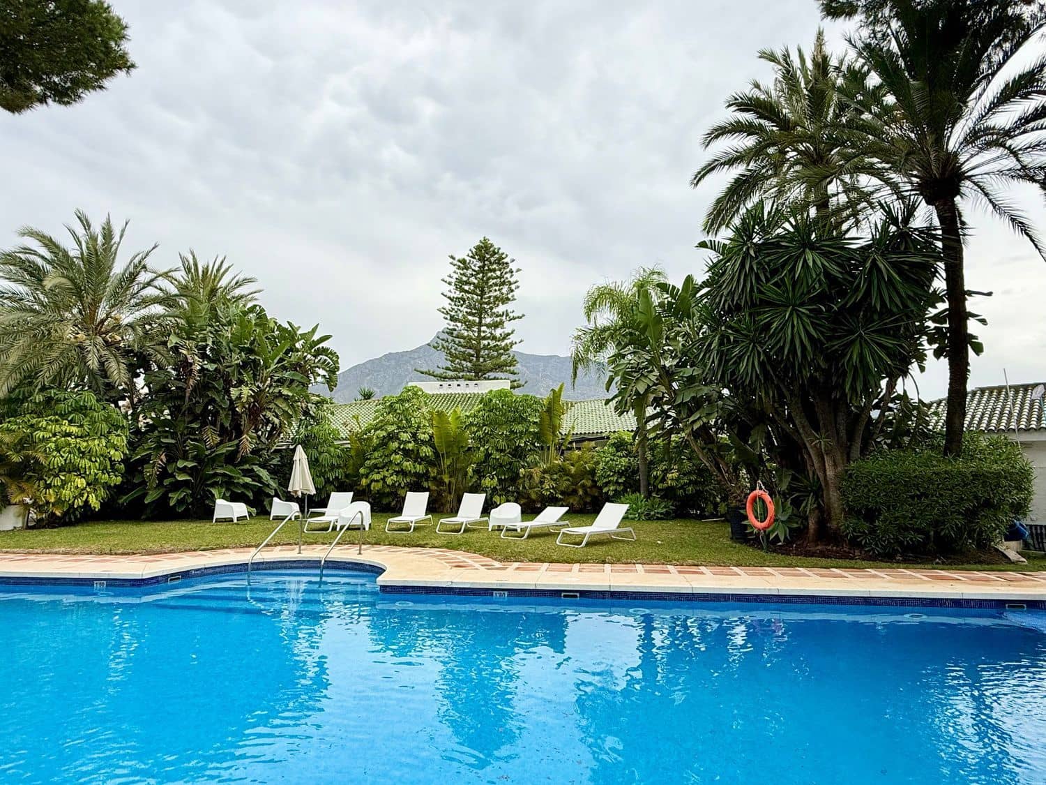 2 soveværelse Byhus til leje i Marbella med swimmingpool garage - € 4.500 (Ref: 9864720)
