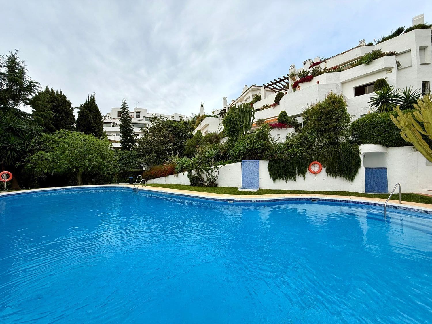 2 soveværelse Byhus til leje i Marbella med swimmingpool garage - € 4.500 (Ref: 9864720)