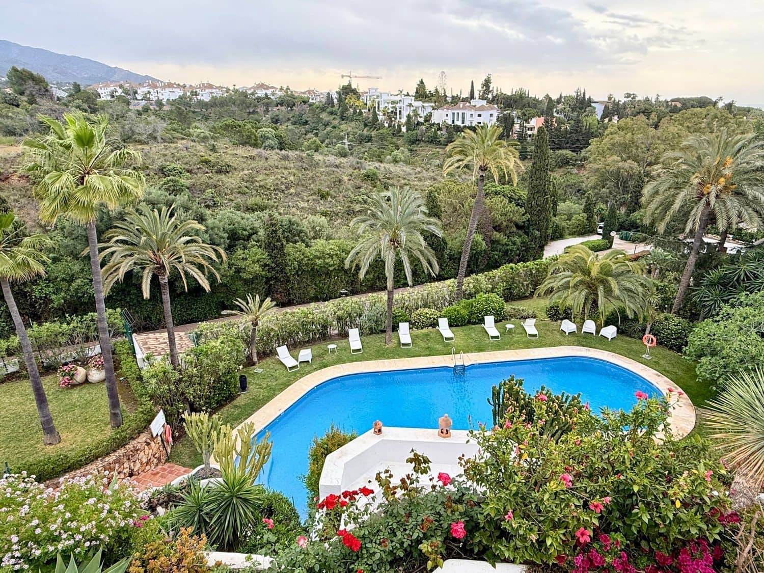 2 soveværelse Byhus til leje i Marbella med swimmingpool garage - € 4.500 (Ref: 9864720)