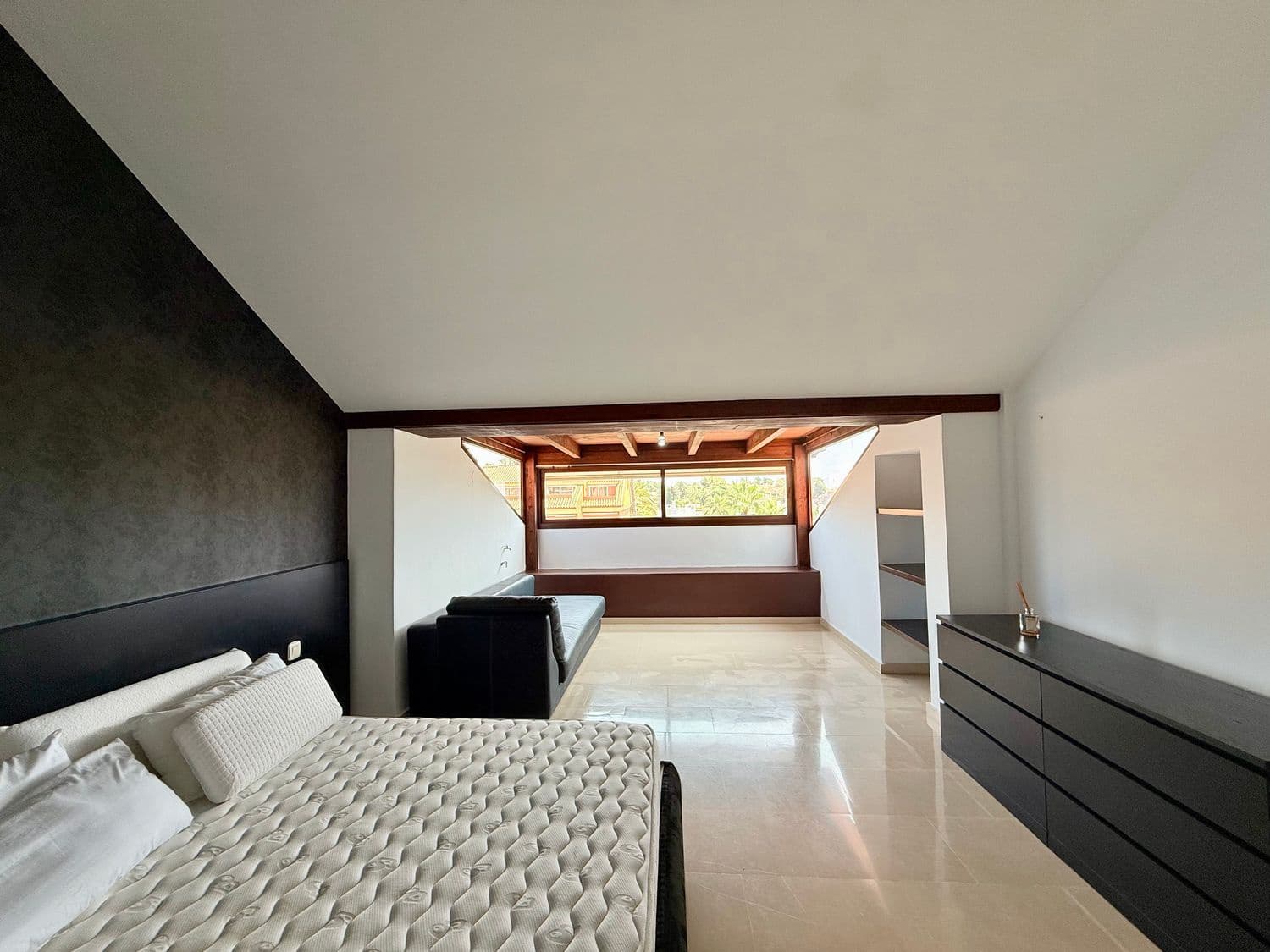 4 soverom Leilighet til leie i Puerto Banus med svømmebasseng garasje - € 4 500 (Ref: 9891548)