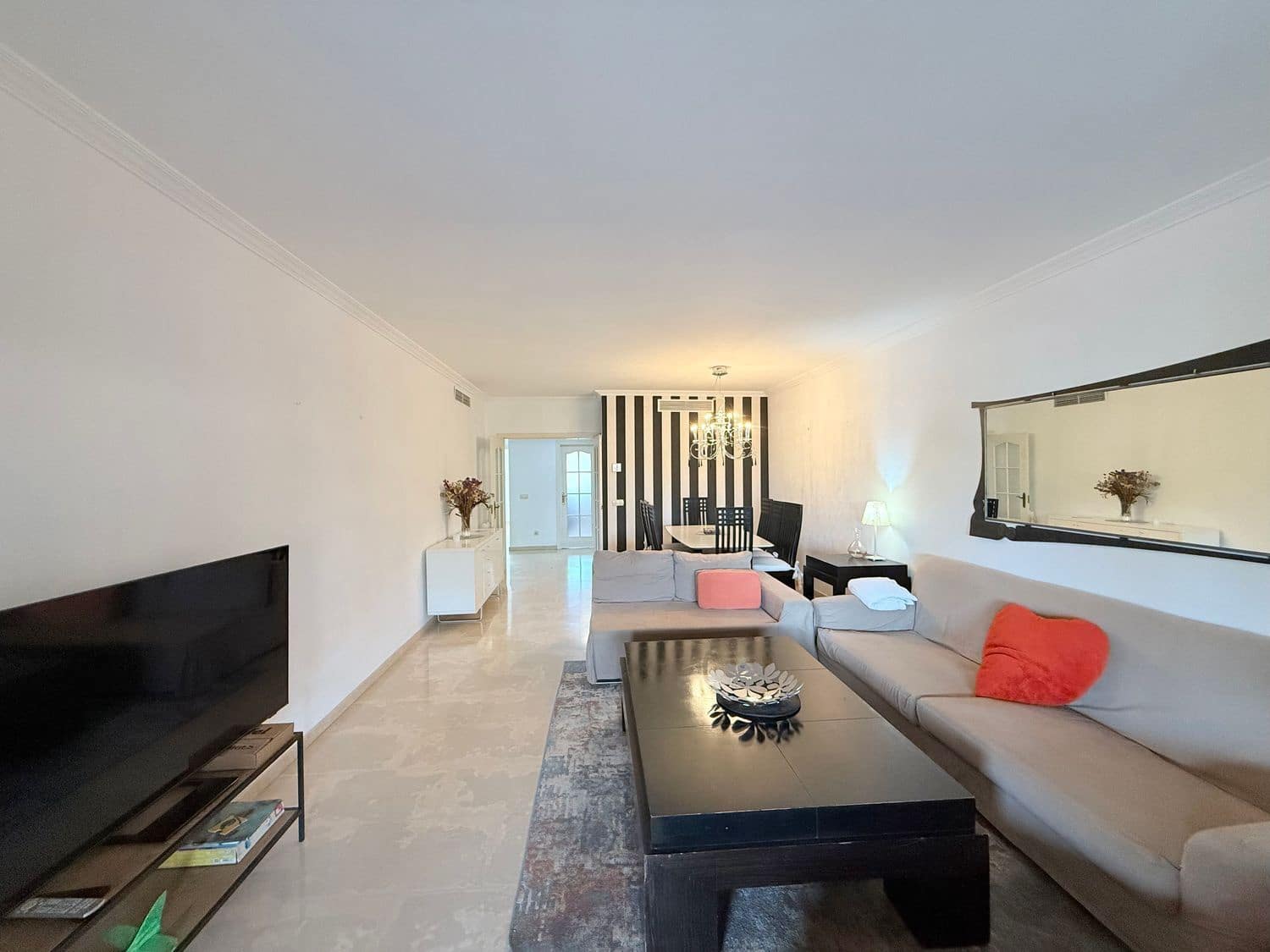 4 soverom Leilighet til leie i Puerto Banus med svømmebasseng garasje - € 4 500 (Ref: 9891548)