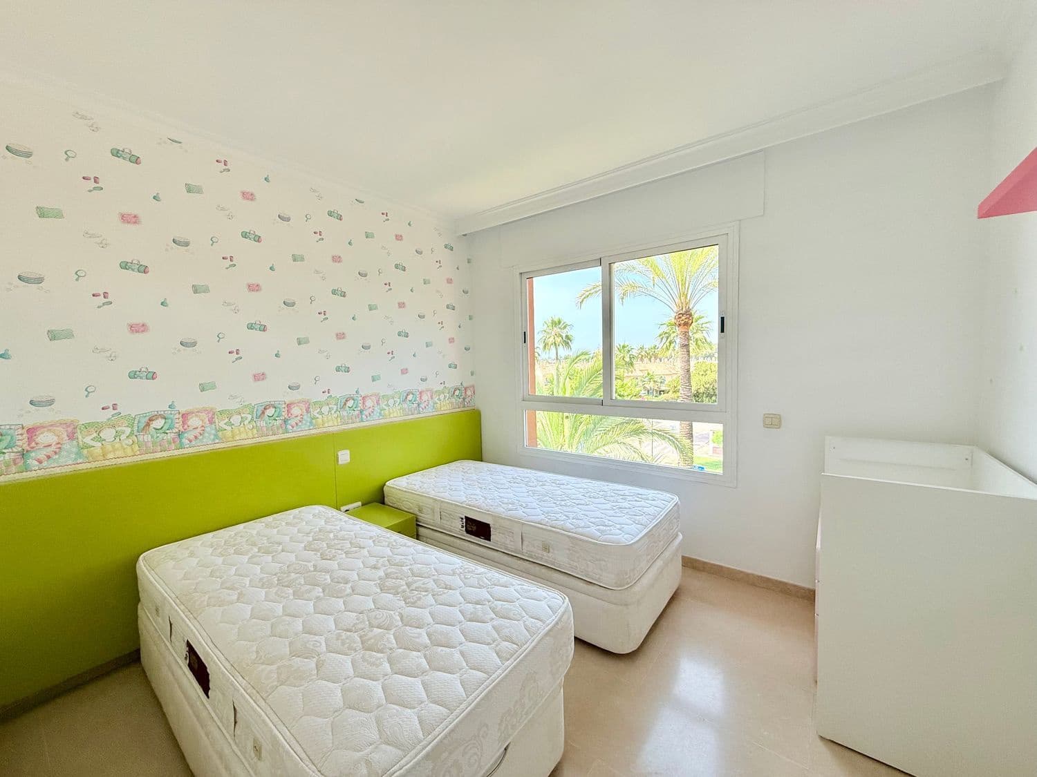 4 soverom Leilighet til leie i Puerto Banus med svømmebasseng garasje - € 4 500 (Ref: 9891548)