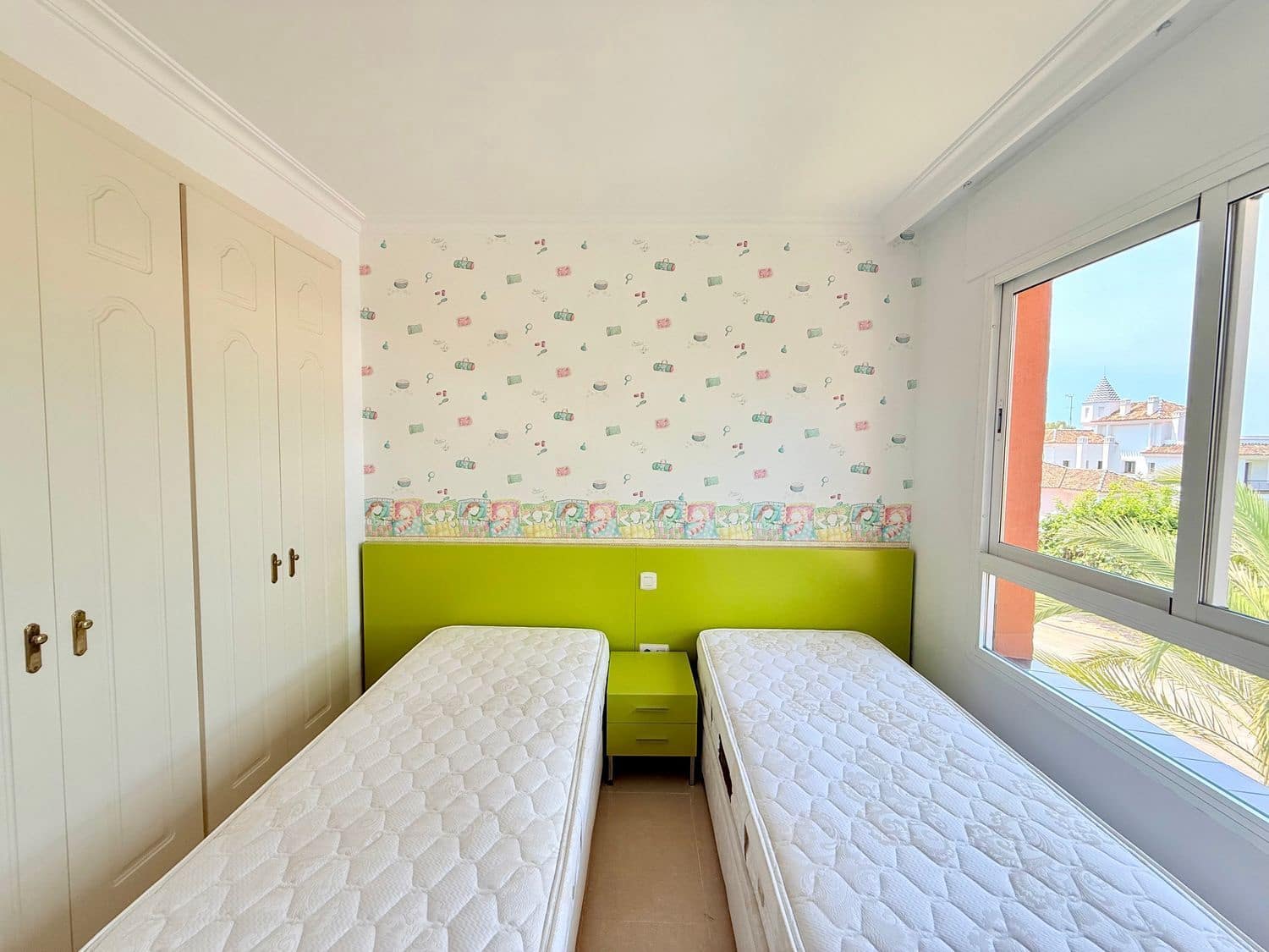 4 soverom Leilighet til leie i Puerto Banus med svømmebasseng garasje - € 4 500 (Ref: 9891548)