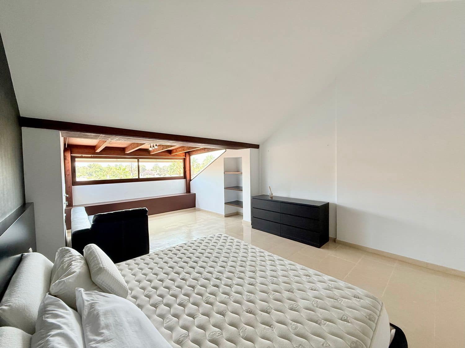 4 soverom Leilighet til leie i Puerto Banus med svømmebasseng garasje - € 4 500 (Ref: 9891548)