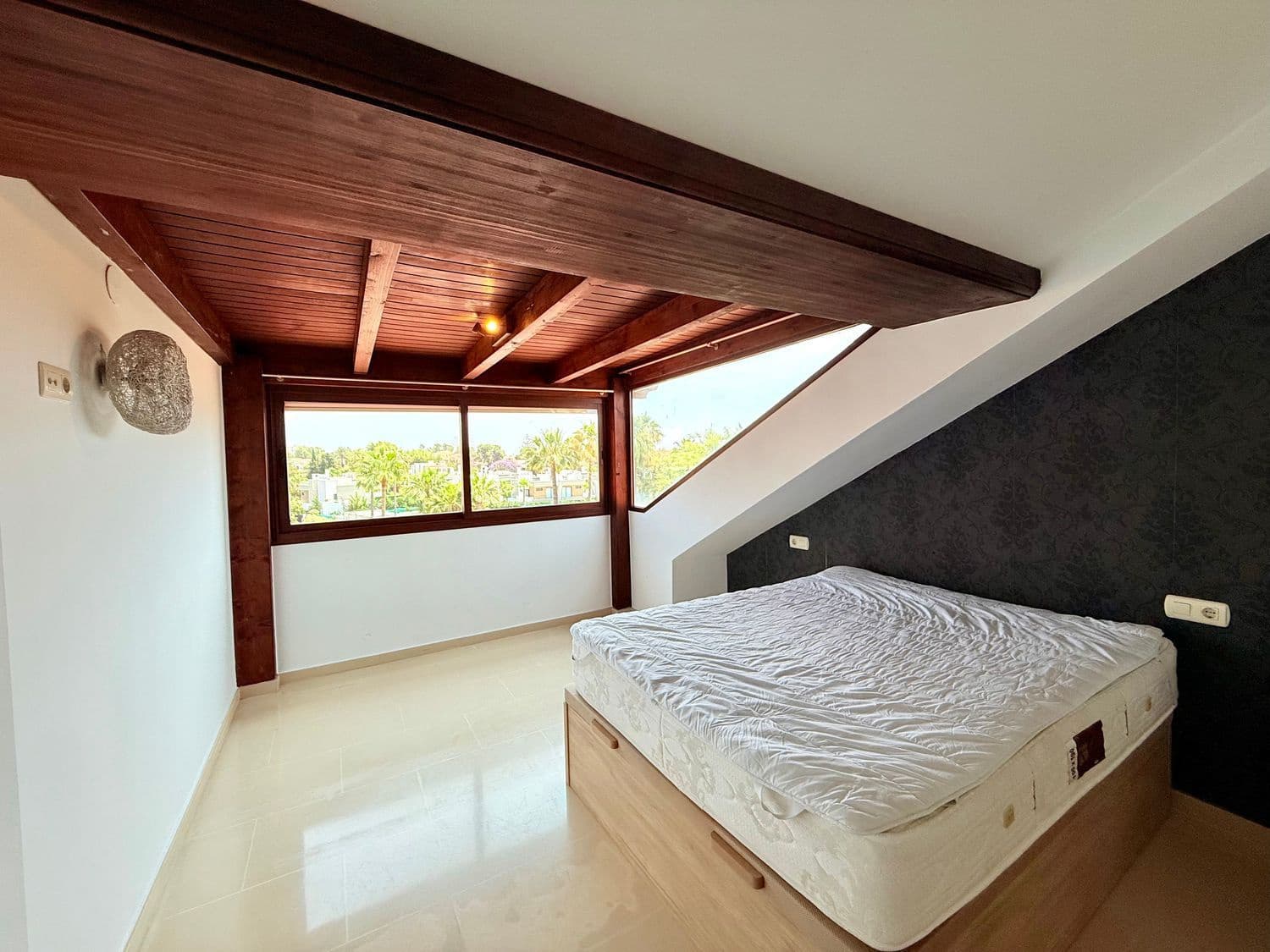 4 soverom Leilighet til leie i Puerto Banus med svømmebasseng garasje - € 4 500 (Ref: 9891548)