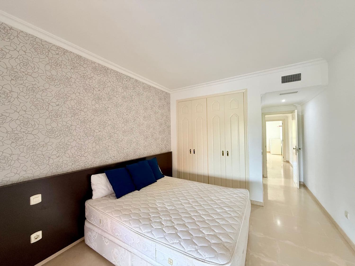 4 soverom Leilighet til leie i Puerto Banus med svømmebasseng garasje - € 4 500 (Ref: 9891548)