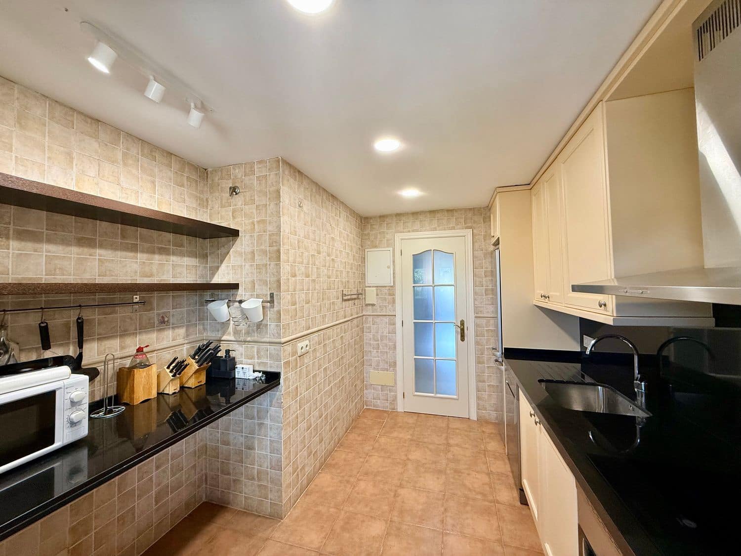 4 soverom Leilighet til leie i Puerto Banus med svømmebasseng garasje - € 4 500 (Ref: 9891548)