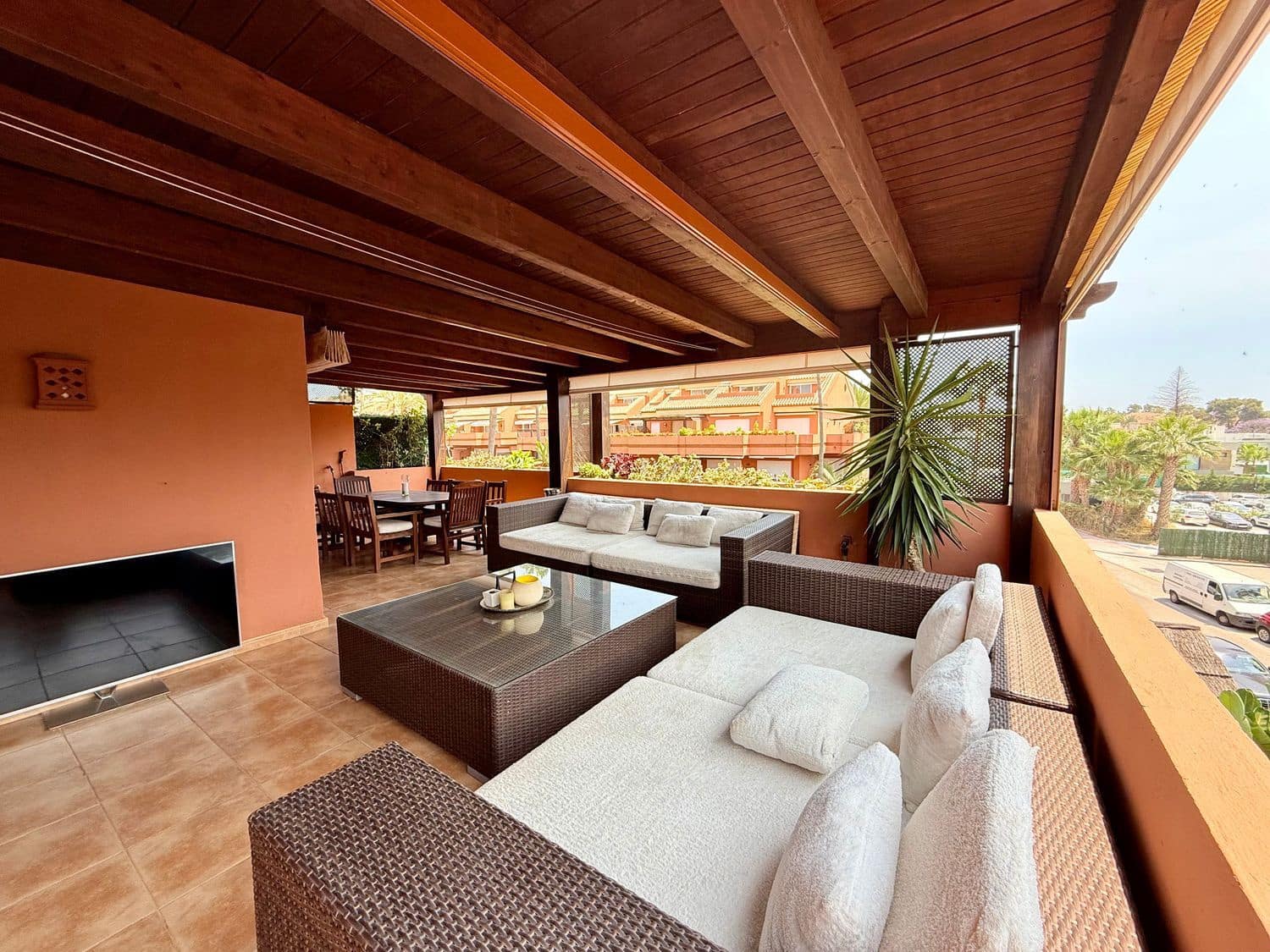 4 soverom Leilighet til leie i Puerto Banus med svømmebasseng garasje - € 4 500 (Ref: 9891548)