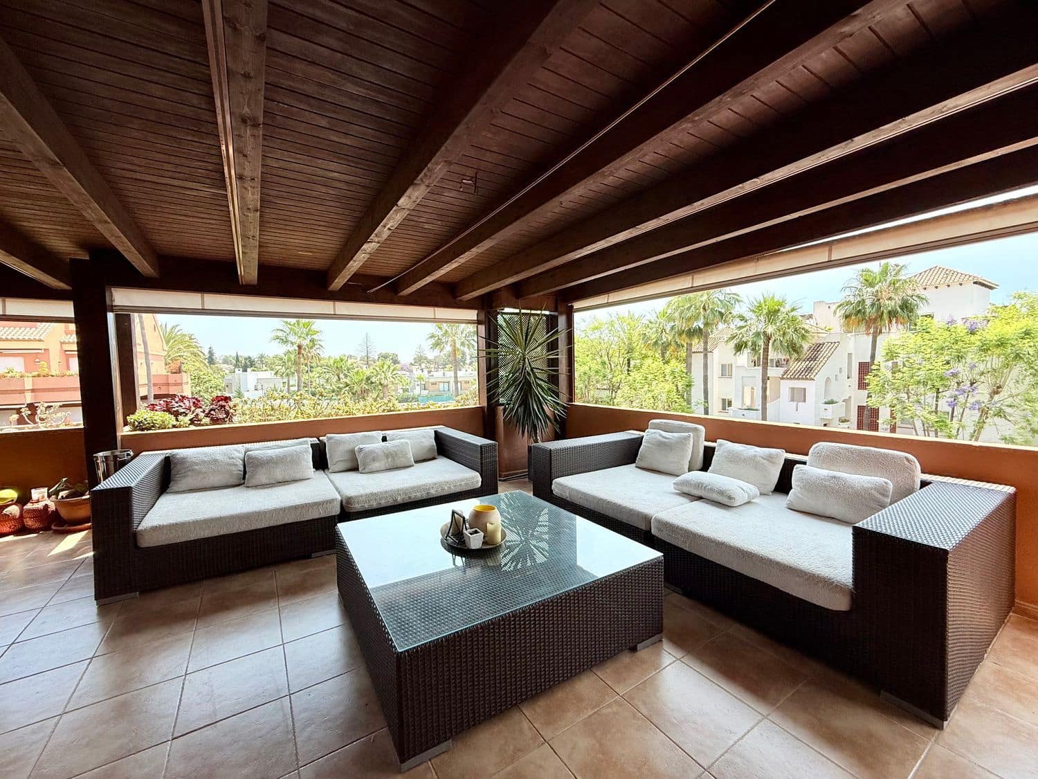 4 soverom Leilighet til leie i Puerto Banus med svømmebasseng garasje - € 4 500 (Ref: 9891548)