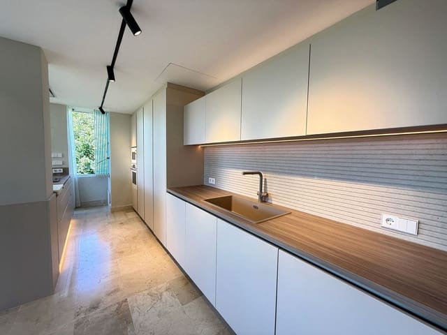 4 sovrum Lägenhet att hyra i Guadalmina Alta, Marbella med garage - 3 500 € (Ref: 9909951)