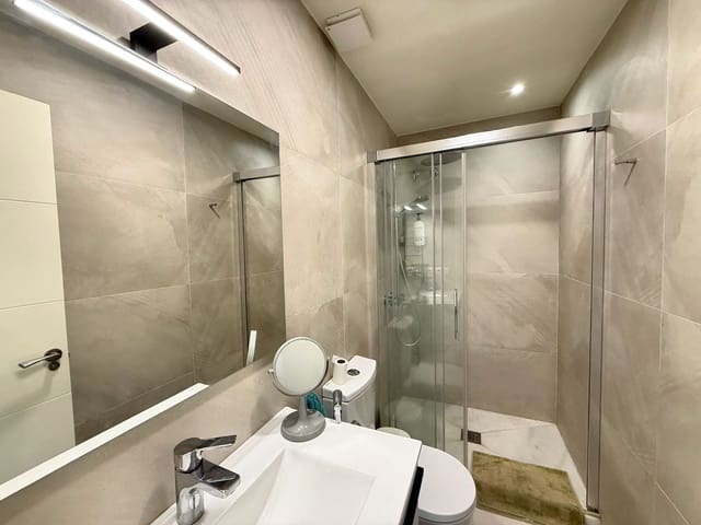 2 sovrum Lägenhet att hyra i La Dama de Noche - La Alzambra, Marbella med pool garage - 2 200 € (Ref: 9912657)