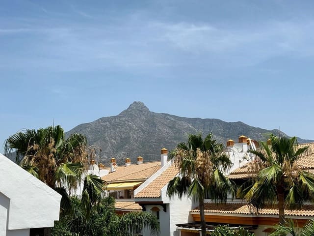 2 sovrum Lägenhet att hyra i La Dama de Noche - La Alzambra, Marbella med pool garage - 2 200 € (Ref: 9912657)