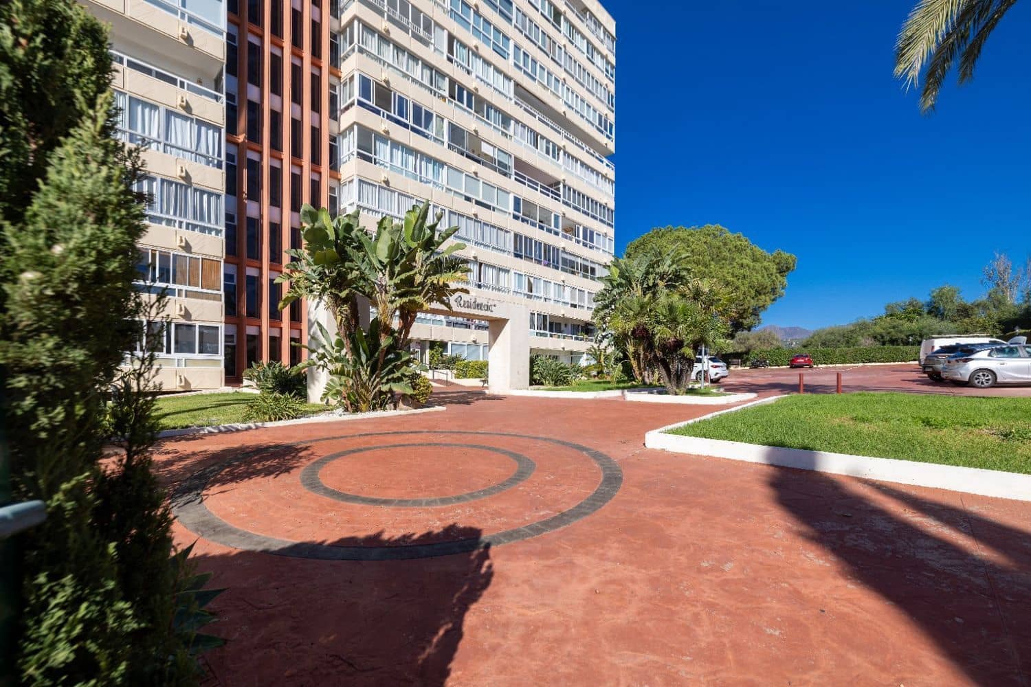 Apartamento para arrendar em Marbella com garagem - 1 600 € (Ref: 9919257)