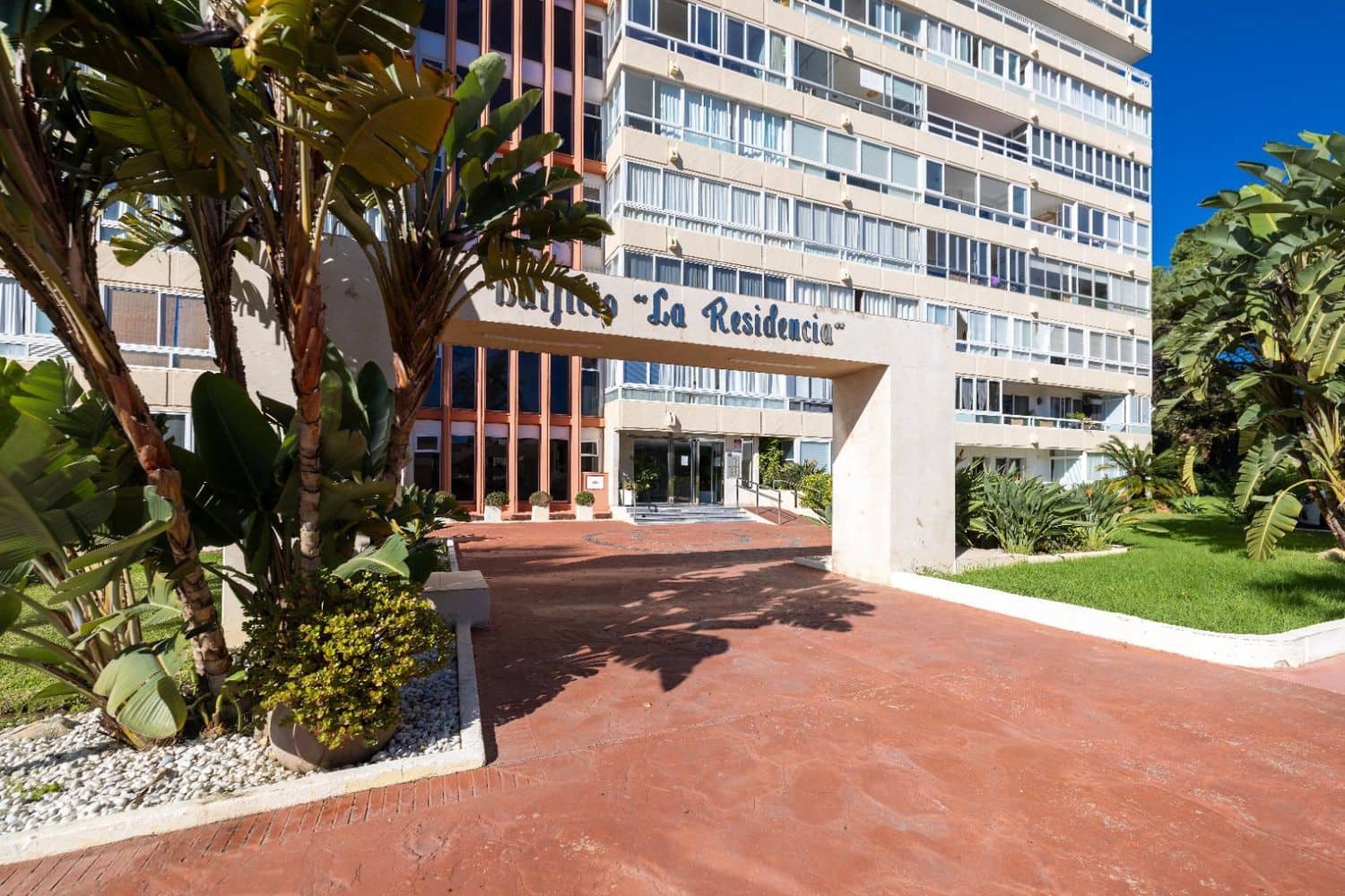 Apartamento para arrendar em Marbella com garagem - 1 600 € (Ref: 9919257)