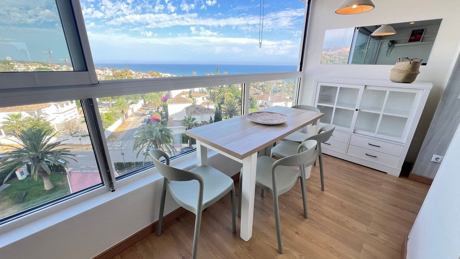 Apartamento para arrendar em Marbella com garagem - 1 600 € (Ref: 9919257)