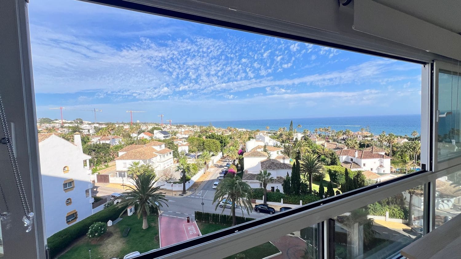 Apartamento para arrendar em Marbella com garagem - 1 600 € (Ref: 9919257)