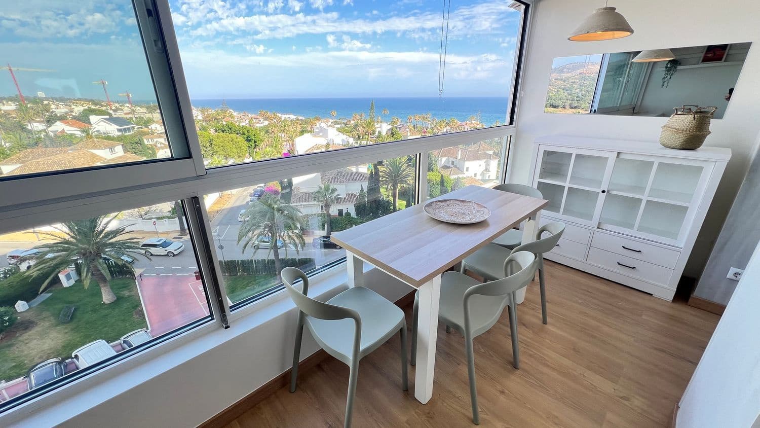 Apartamento para arrendar em Marbella com garagem - 1 600 € (Ref: 9919257)