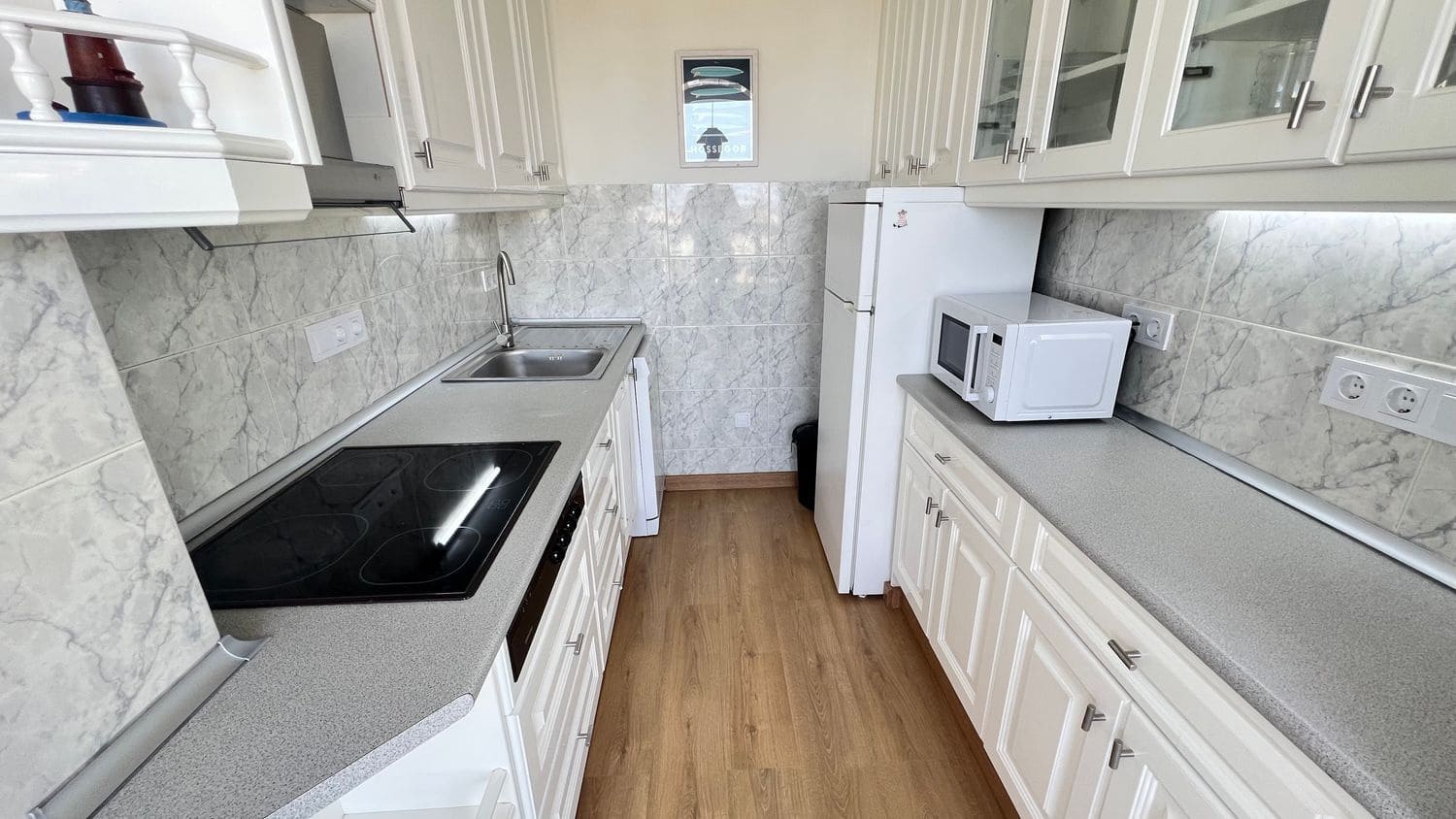 Apartamento para arrendar em Marbella com garagem - 1 600 € (Ref: 9919257)