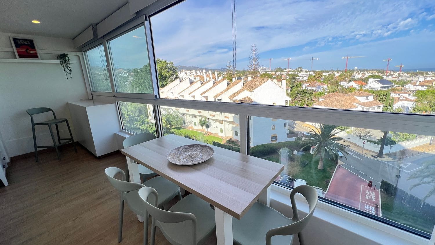 Apartamento para arrendar em Marbella com garagem - 1 600 € (Ref: 9919257)