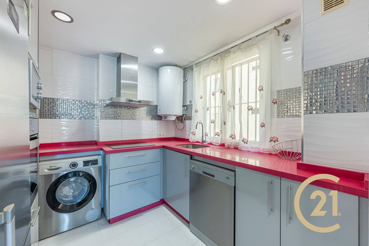 3 soverom Leilighet til salgs i Nueva Andalucia med svømmebasseng garasje - € 300 000 (Ref: 9926667)