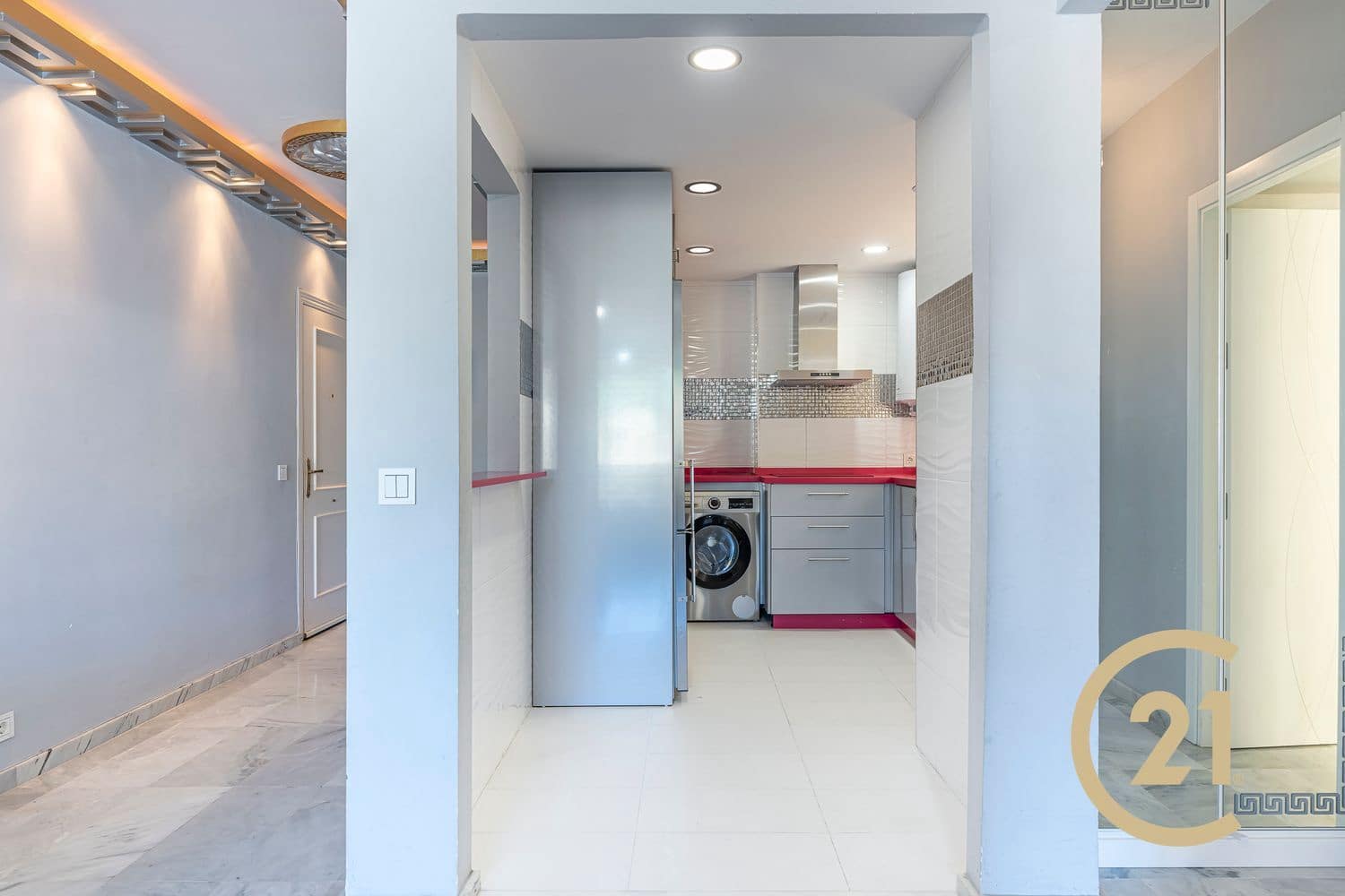3 soverom Leilighet til salgs i Nueva Andalucia med svømmebasseng garasje - € 300 000 (Ref: 9926667)