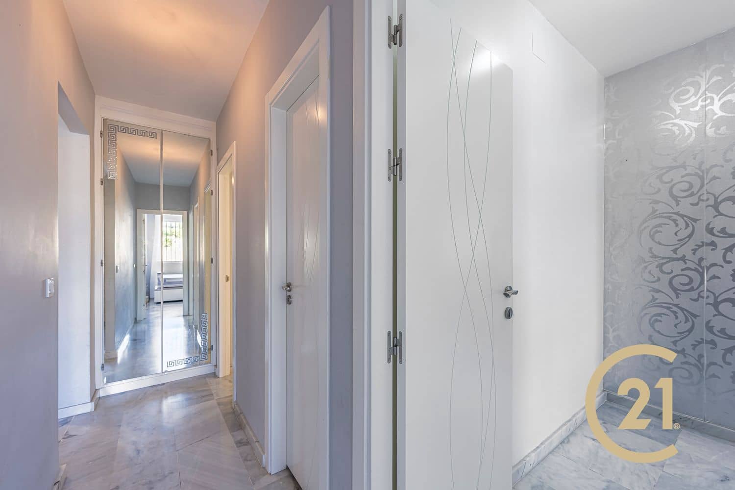 3 soverom Leilighet til salgs i Nueva Andalucia med svømmebasseng garasje - € 300 000 (Ref: 9926667)