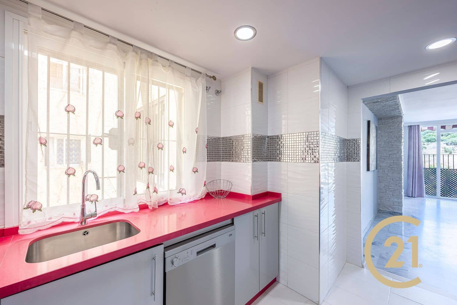 3 soverom Leilighet til salgs i Nueva Andalucia med svømmebasseng garasje - € 300 000 (Ref: 9926667)