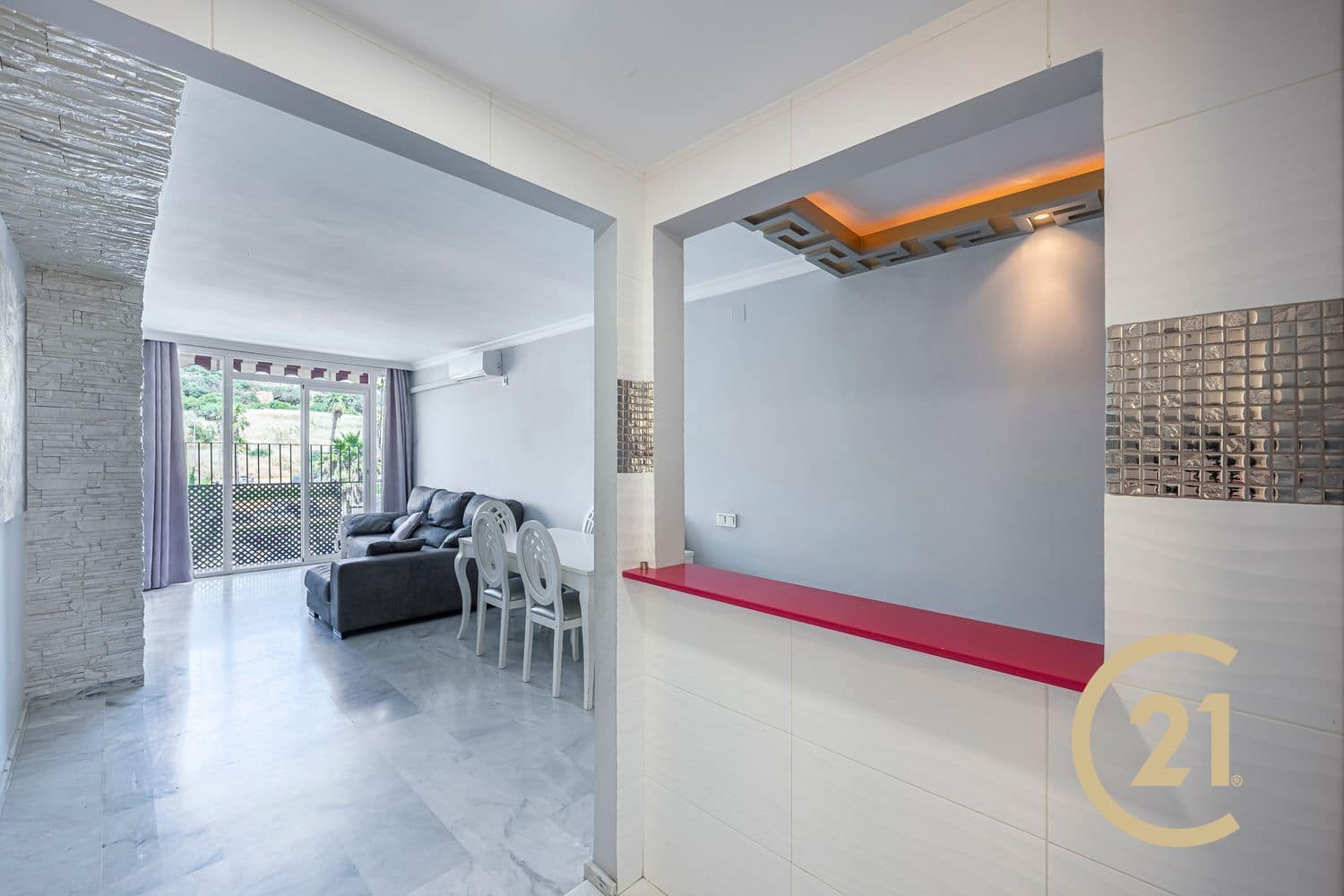 3 soverom Leilighet til salgs i Nueva Andalucia med svømmebasseng garasje - € 300 000 (Ref: 9926667)