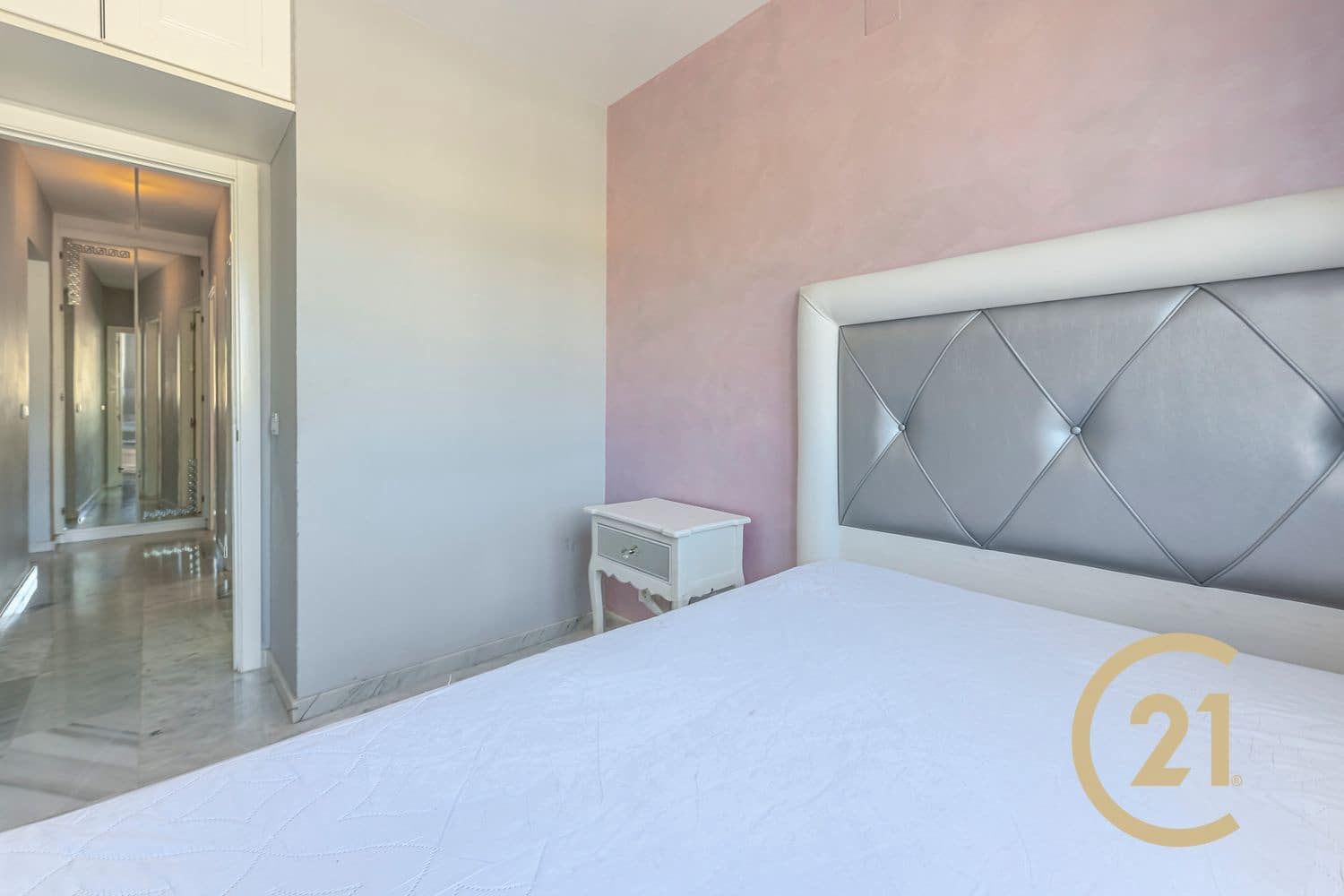 3 soverom Leilighet til salgs i Nueva Andalucia med svømmebasseng garasje - € 300 000 (Ref: 9926667)