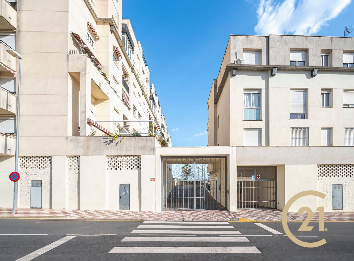 3 soverom Leilighet til salgs i Nueva Andalucia med svømmebasseng garasje - € 300 000 (Ref: 9926667)
