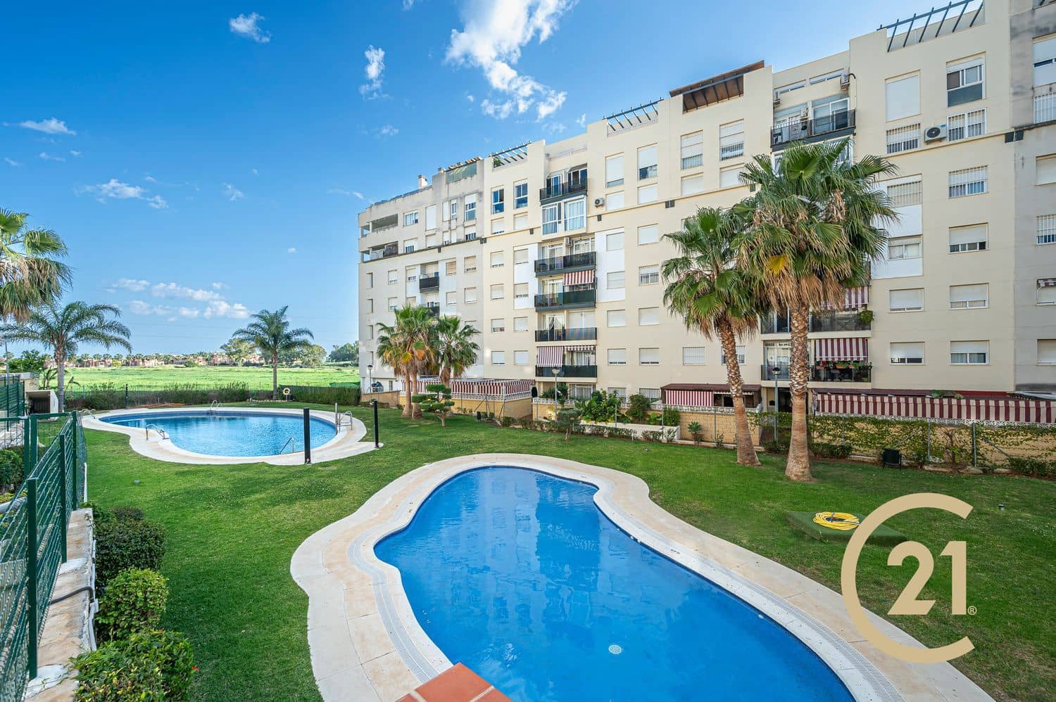 3 soverom Leilighet til salgs i Nueva Andalucia med svømmebasseng garasje - € 300 000 (Ref: 9926667)