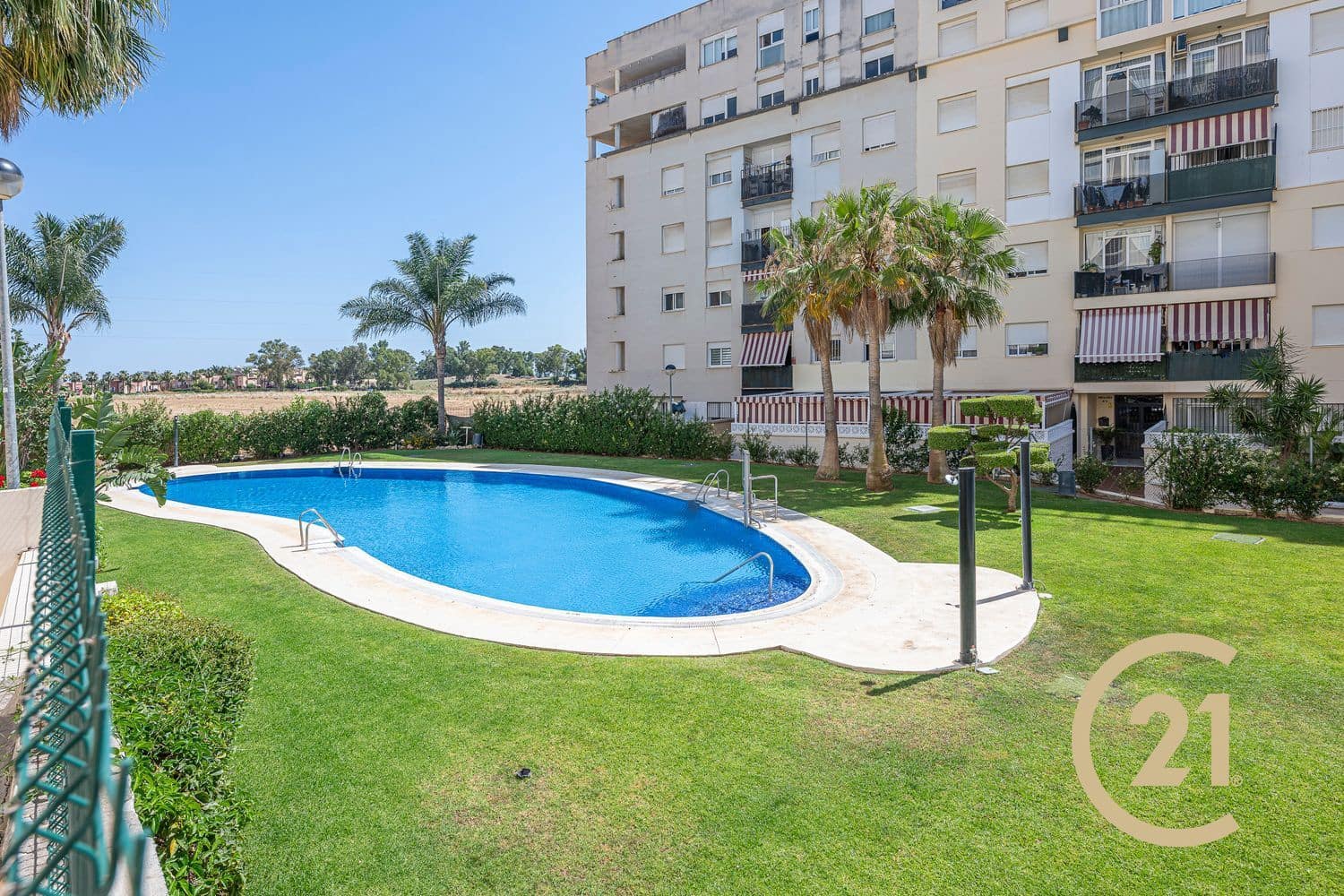 3 soverom Leilighet til salgs i Nueva Andalucia med svømmebasseng garasje - € 300 000 (Ref: 9926667)