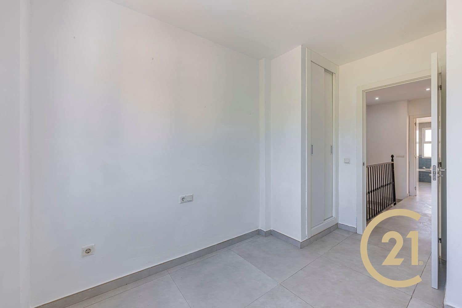 3 soveværelse Byhus til salg i Estepona med swimmingpool garage - € 375.000 (Ref: 9939295)