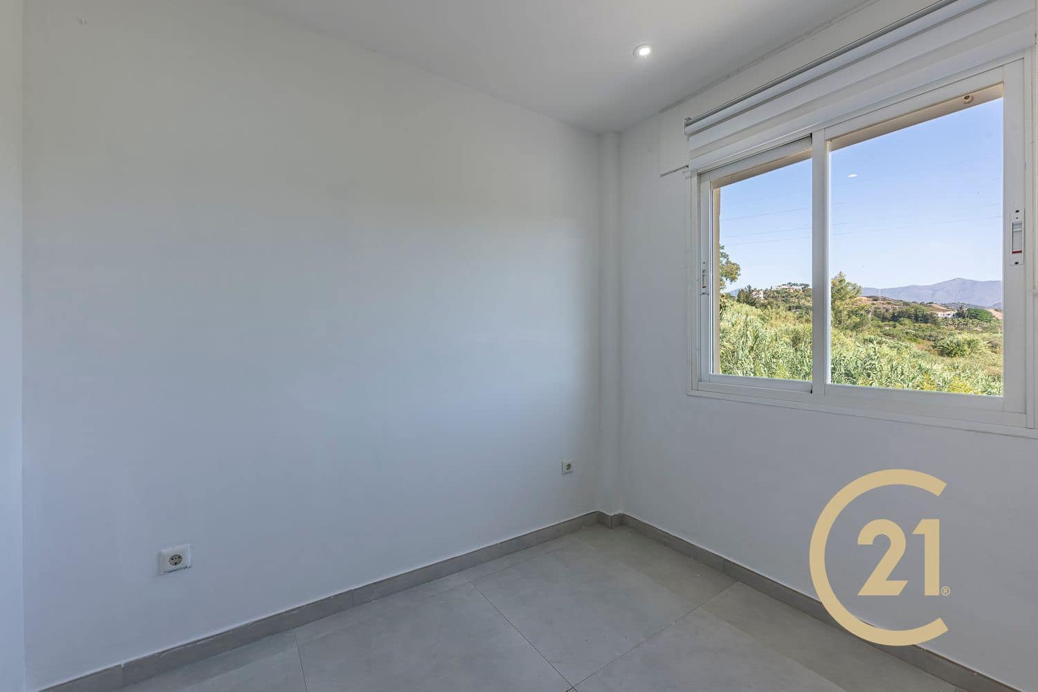 3 soveværelse Byhus til salg i Estepona med swimmingpool garage - € 375.000 (Ref: 9939295)