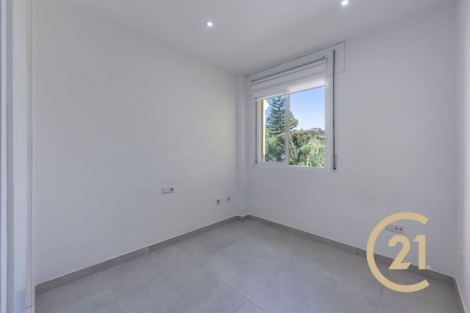3 soveværelse Byhus til salg i Estepona med swimmingpool garage - € 375.000 (Ref: 9939295)
