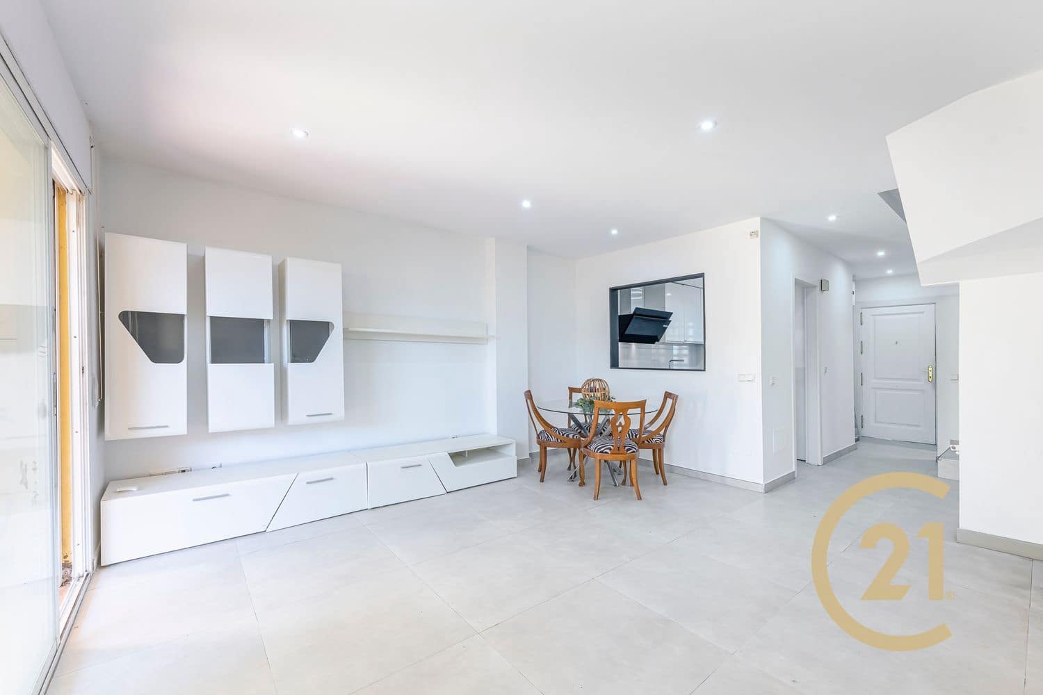 3 soveværelse Byhus til salg i Estepona med swimmingpool garage - € 375.000 (Ref: 9939295)