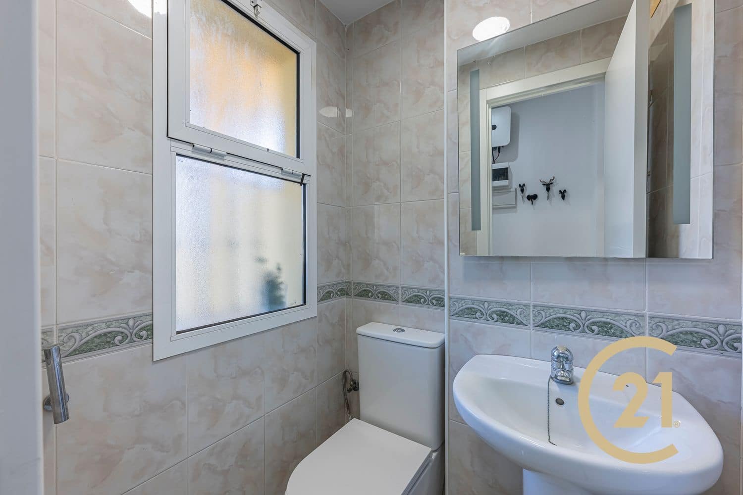 3 soveværelse Byhus til salg i Estepona med swimmingpool garage - € 375.000 (Ref: 9939295)