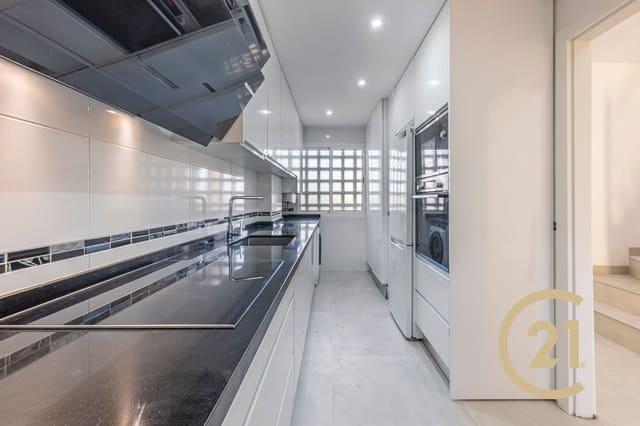 3 soveværelse Byhus til salg i Las Lomas, Estepona med swimmingpool garage - € 375.000 (Ref: 9939295)