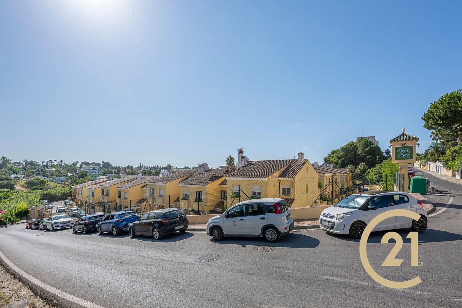 3 soveværelse Byhus til salg i Estepona med swimmingpool garage - € 375.000 (Ref: 9939295)