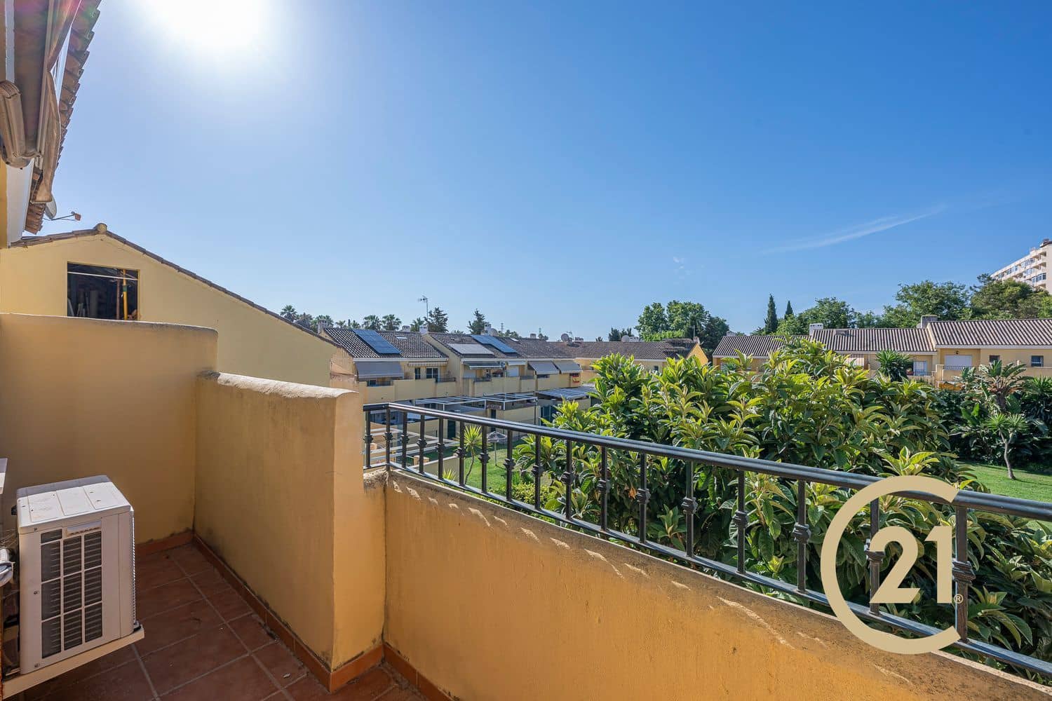 3 soveværelse Byhus til salg i Estepona med swimmingpool garage - € 375.000 (Ref: 9939295)