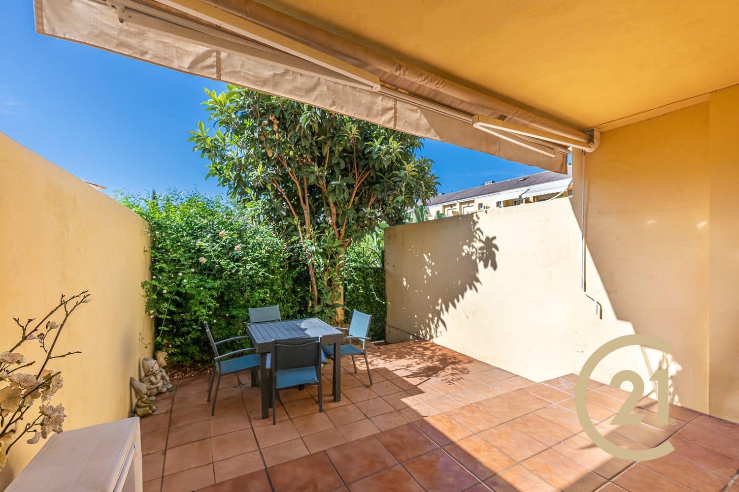 3 soveværelse Byhus til salg i Estepona med swimmingpool garage - € 375.000 (Ref: 9939295)