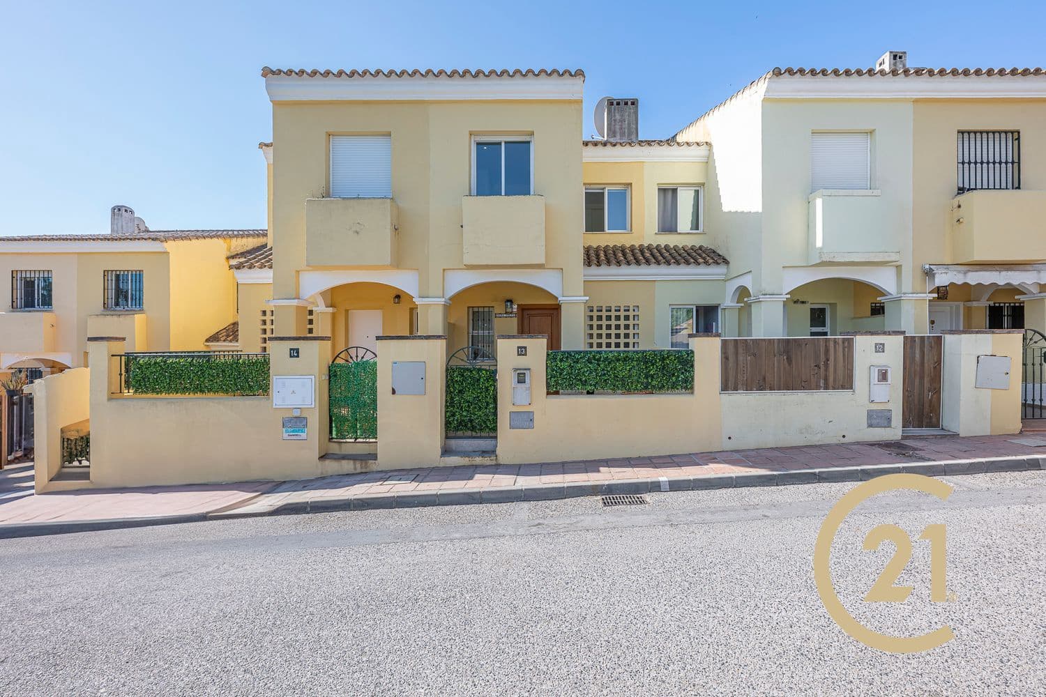 3 soveværelse Byhus til salg i Estepona med swimmingpool garage - € 375.000 (Ref: 9939295)
