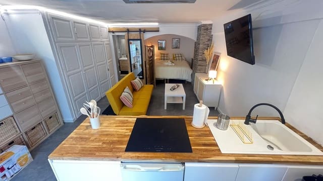Apartment for rent in Cabopino - Artola, Marbella with garage - € 1,100 (Ref: 9941665)