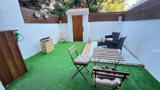 Apartment for rent in Cabopino - Artola, Marbella with garage - € 1,100 (Ref: 9941665)