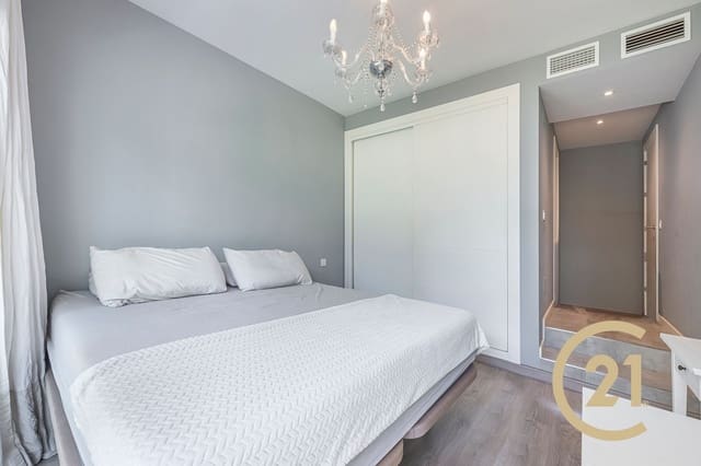 2 chambre Appartement à vendre à Nueva Andalucía Centro, Marbella avec piscine garage - 629 000 € (Ref: 9964615)