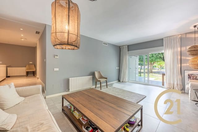 2 chambre Appartement à vendre à Nueva Andalucía Centro, Marbella avec piscine garage - 629 000 € (Ref: 9964615)