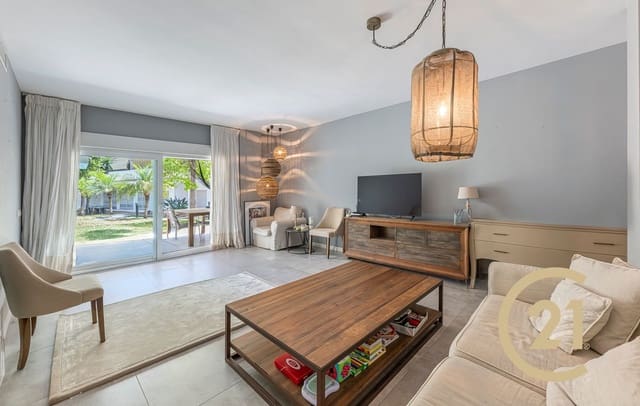 2 chambre Appartement à vendre à Nueva Andalucía Centro, Marbella avec piscine garage - 629 000 € (Ref: 9964615)