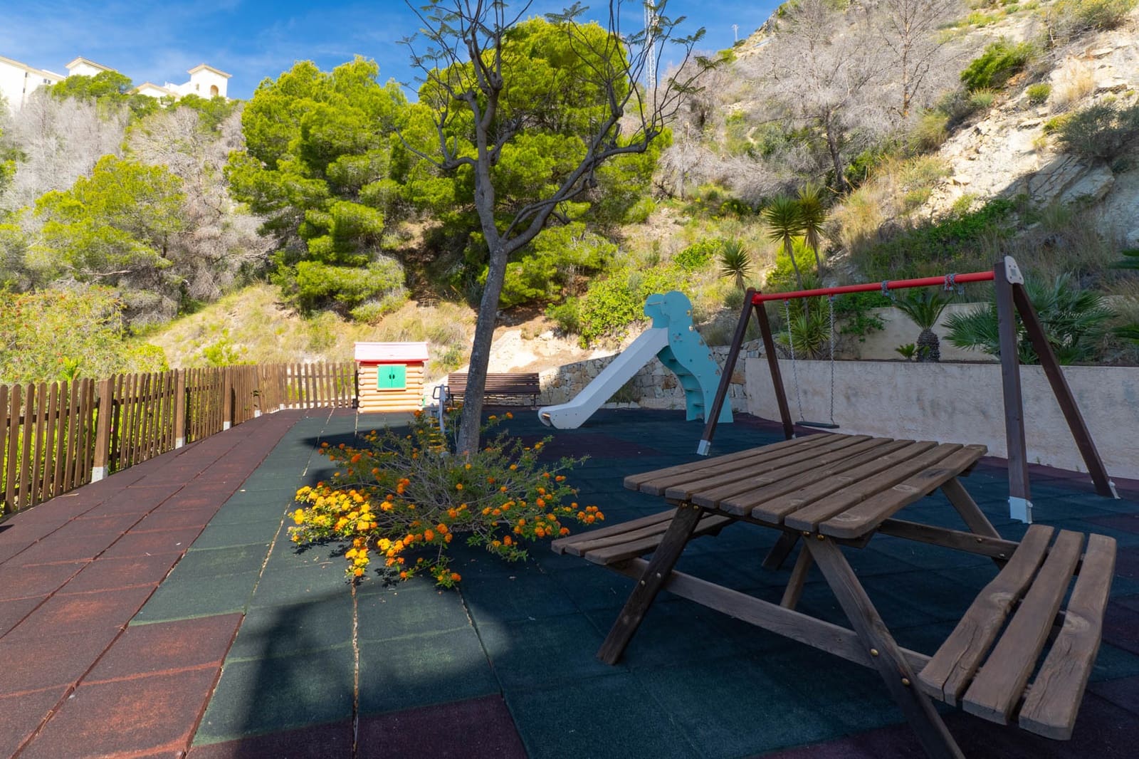 2 bedroom Apartment for sale in Altea with pool garage - € 375,000 (Ref: 10039489)